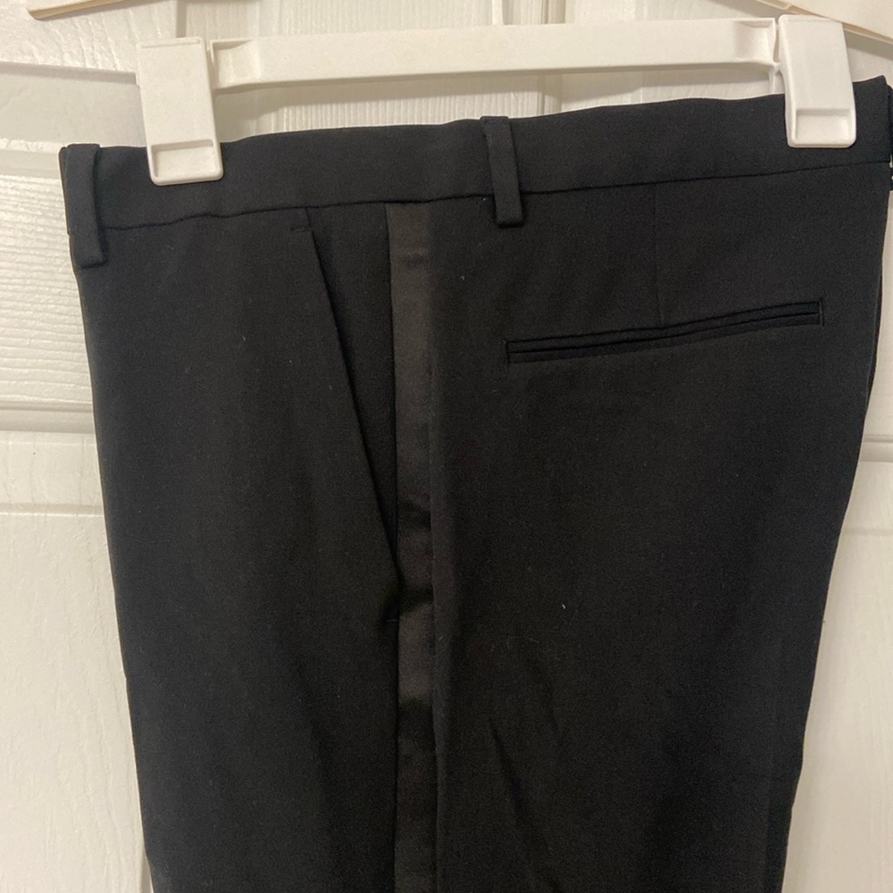 Black tuxedo dress pants

Shell: 62% polyester 34% viscose 4% elastane